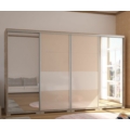 Kép 1/3 - BOND 318 cm magasfényű gardrób 2 TÜKÖRREL - Sonoma Tölgy / Magasfényű Beige üveg / Magasfényű Fehér üveg