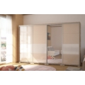 Kép 2/3 - BOND 318 cm magasfényű gardrób 1 TÜKÖRREL - Sonoma Tölgy / Magasfényű Beige üveg / Magasfényű Fehér üveg